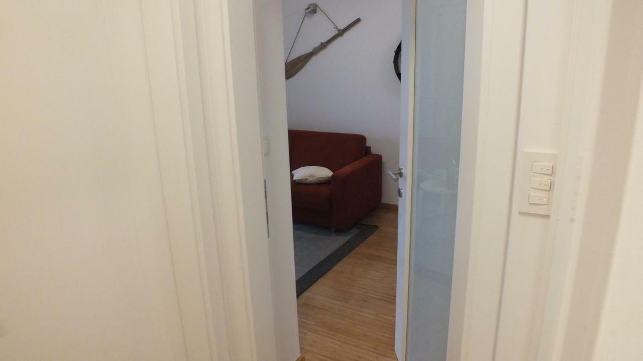 Apartment Paulina Novalja Buitenkant foto