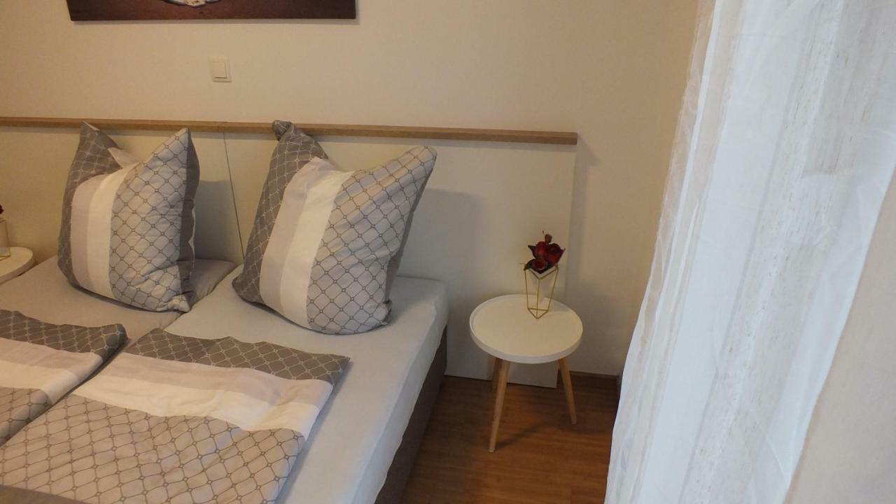 Apartment Paulina Novalja Buitenkant foto
