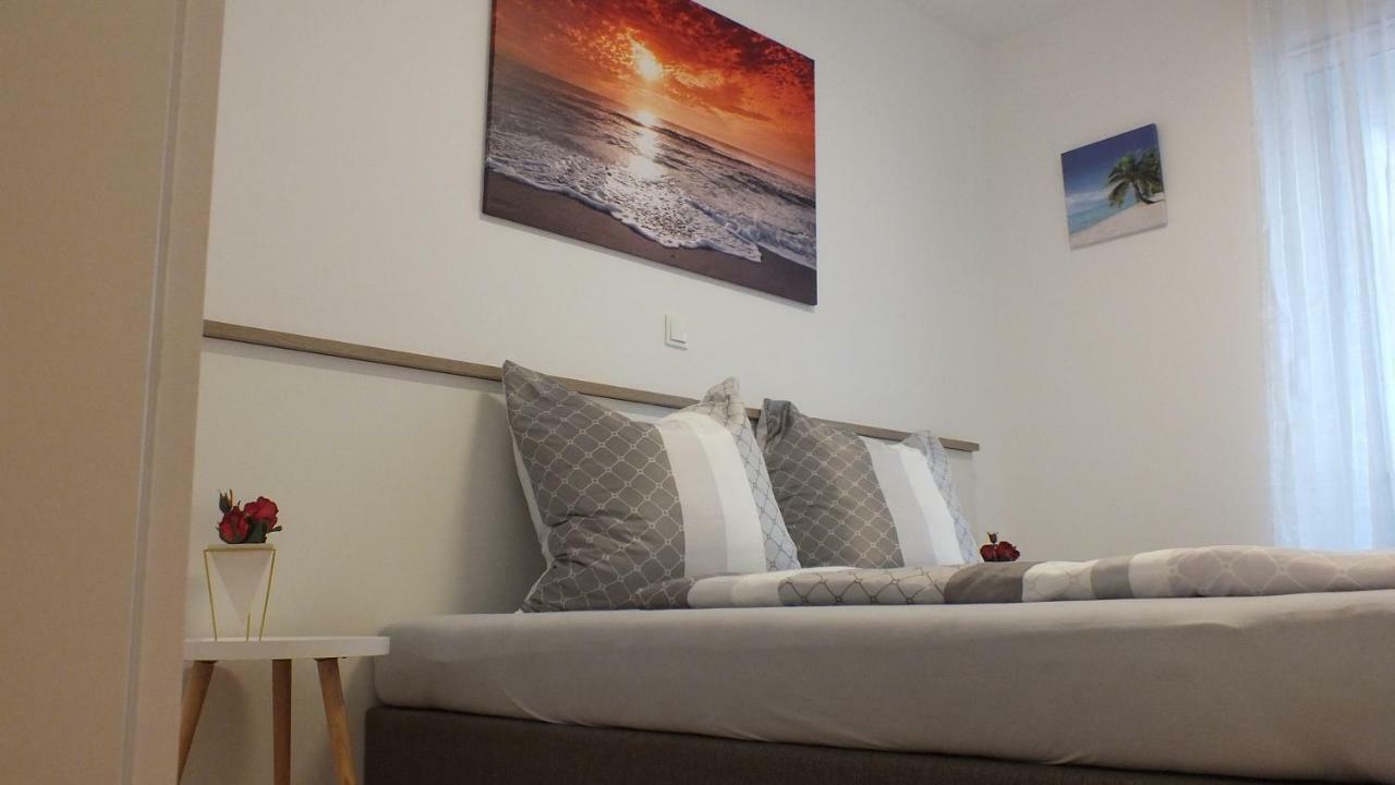 Apartment Paulina Novalja Buitenkant foto