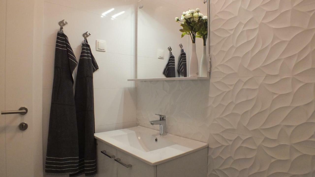 Apartment Paulina Novalja Buitenkant foto
