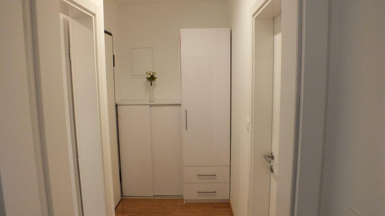 Apartment Paulina Novalja Buitenkant foto