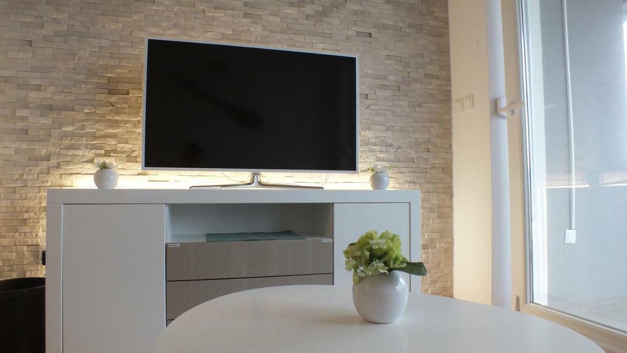 Apartment Paulina Novalja Buitenkant foto
